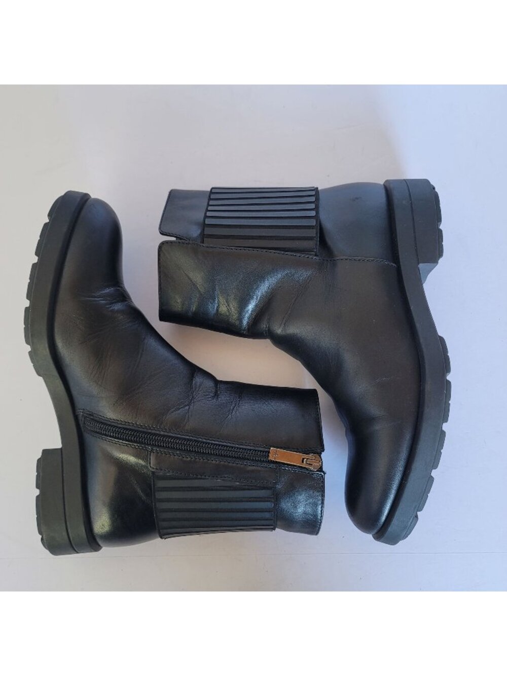 Aquatalia Black Leather Waterproof Italian Designer Side Zip Booties. Size 7-7.5